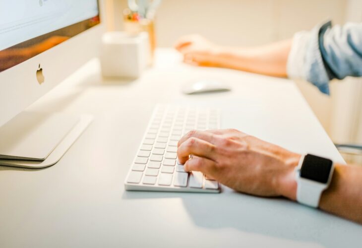 SaaS業界への転職はやめとけ？きついと言われる理由や向いている人の特徴を解説