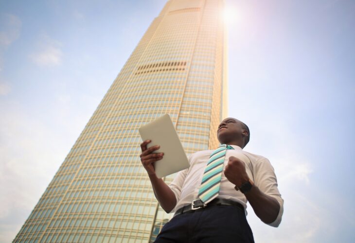 データXの年収はいくら？年齢・役職別給与や福利厚生、転職難易度を解説