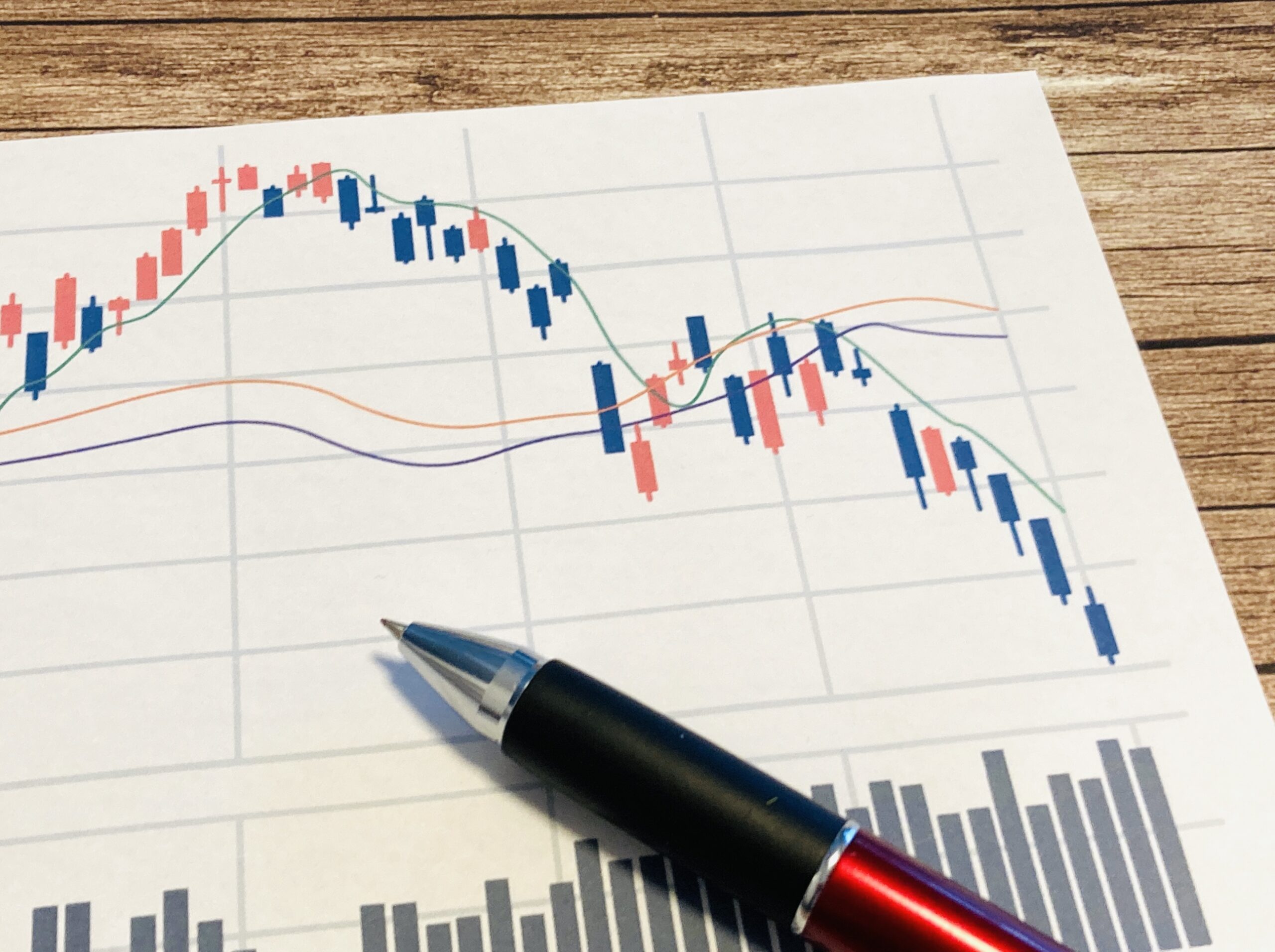 SaaS企業の株価が下落しているのはなぜ？「SaaSの死」と言われる理由と業界の将来性を解説